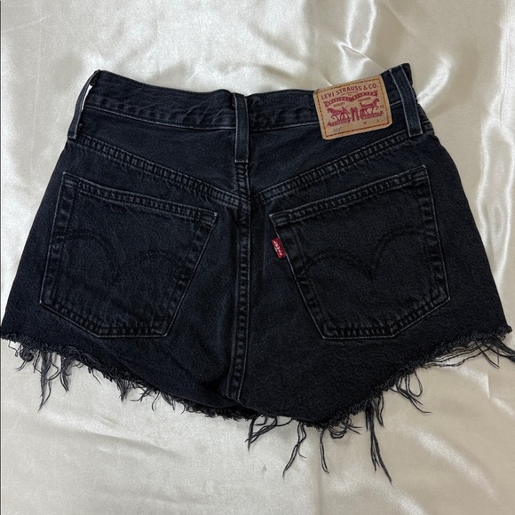 Levi's 501 Black Button Up Frayed Hem Jean Shorts Women's 24 - Picture 4 of 11